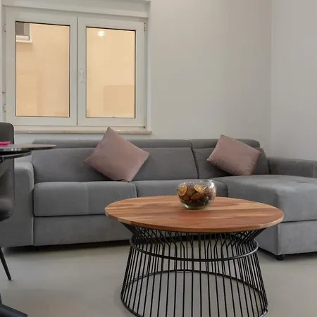 Facada Apartment *
