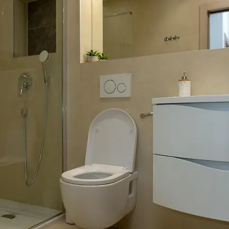 Facada Apartment *